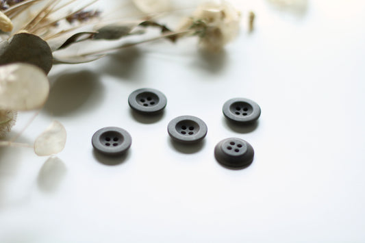 Corozo Khaki Button // 18mm